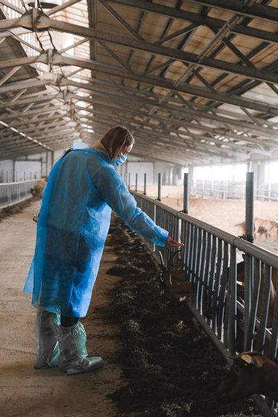 Osoba w odzieży ochronnej